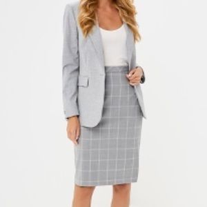Banana Republic Below Knee Pencil Skirt in Gray (size 8)